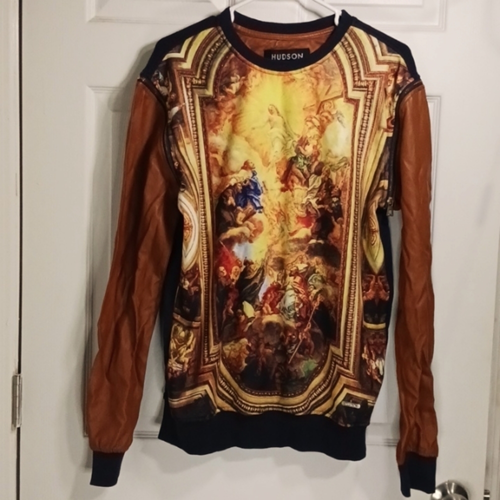HUDSON JEANS, Polyurethane Zip Off Sleeves Jesus Mural Print Authentic Sweater🙏
